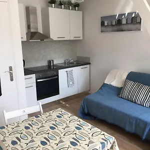 Appartement Beau Duplex Dans Longere A 5 Min De La, Larmor-Plage